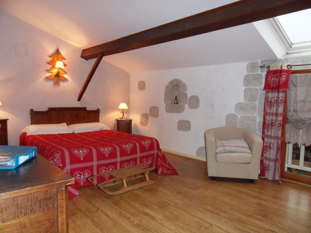 L'Estapade Des Tourelons Bed & Breakfast Saint-Jean-en-Royans Oda fotoğraf